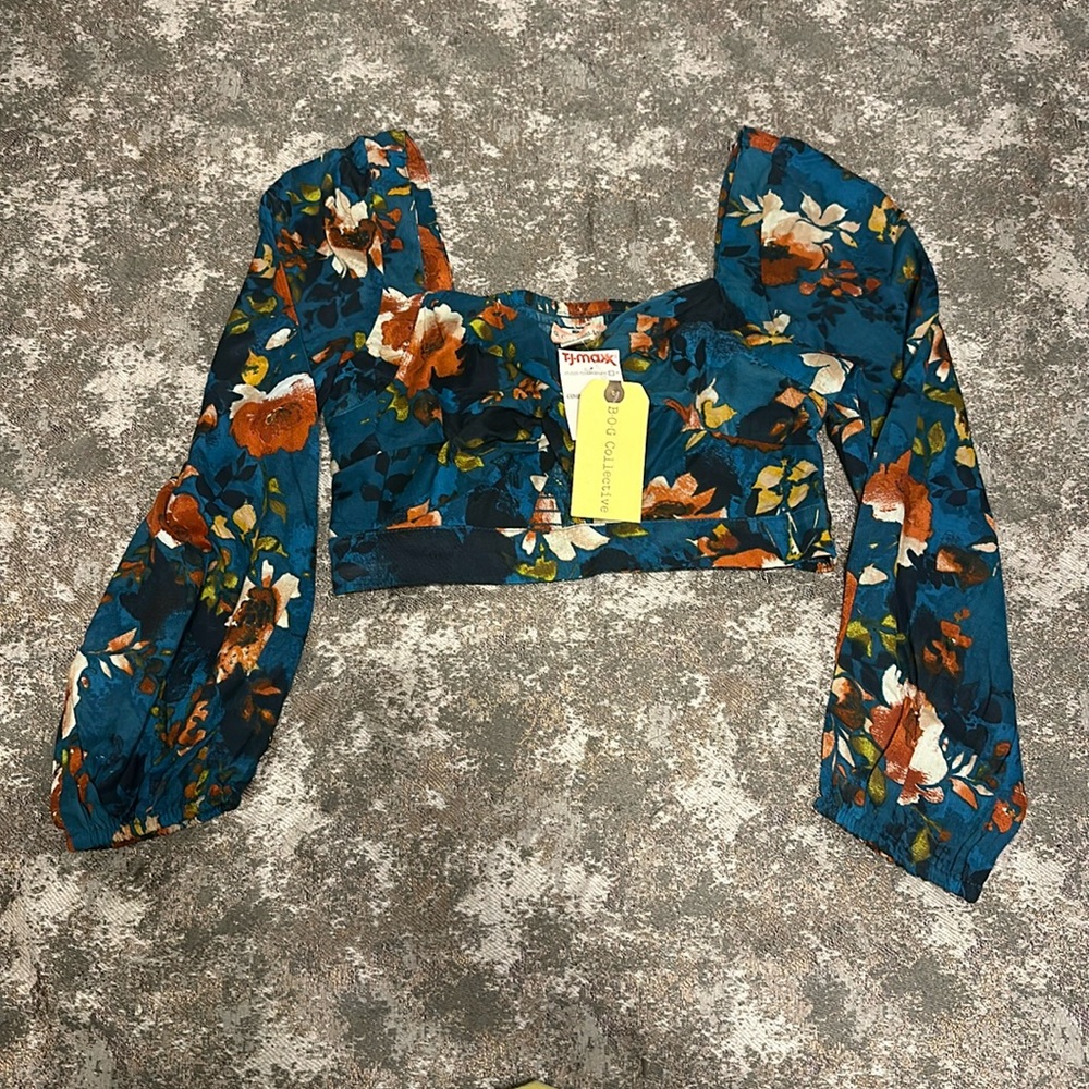 Long sleeve crop top floral